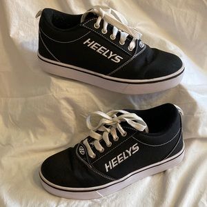 Heelys Pro 20 Skate Shoe, Youth size 6